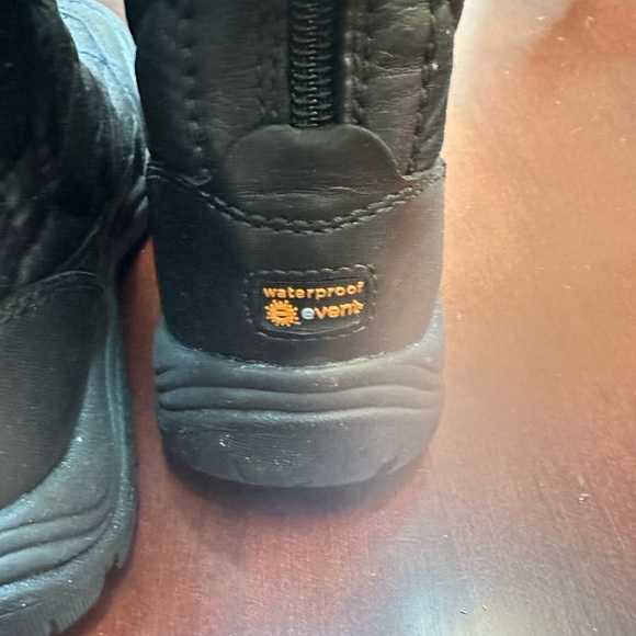 UGG down waterproof snow boots - Picture 6 of 12